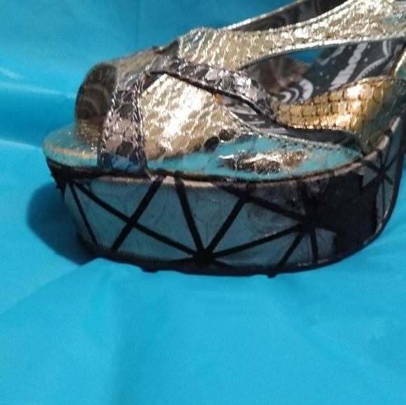 3 for $25 🌸DOLLHOUSE  🌻🌼 Nice Platform Heels - Picture 5 of 8